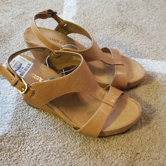 beige leather wedges